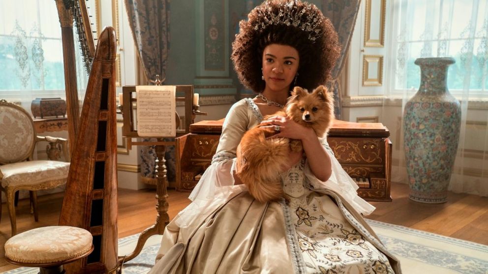 India Amarteifio interpreta a la joven reina consorte de Jorge III. (Foto: Netflix)