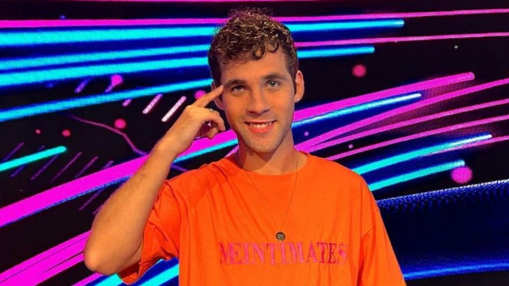 Agust�n, ex participante de "Gran Hermano 2022", ahora factura en Uruguay.