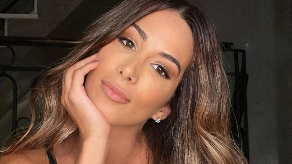Estefi Berardi eligió separarse de la polémica.