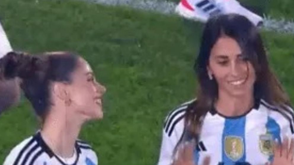 El inesperado gesto de Antonela Roccuzzo con Tini Stoessel durante los festejos de Argentina.