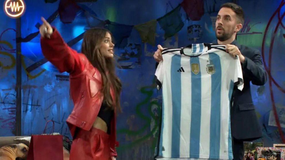 Rodrigo De Paul acompa�� a Tini Stoessel a una entrevista y lo trataron de mezquino