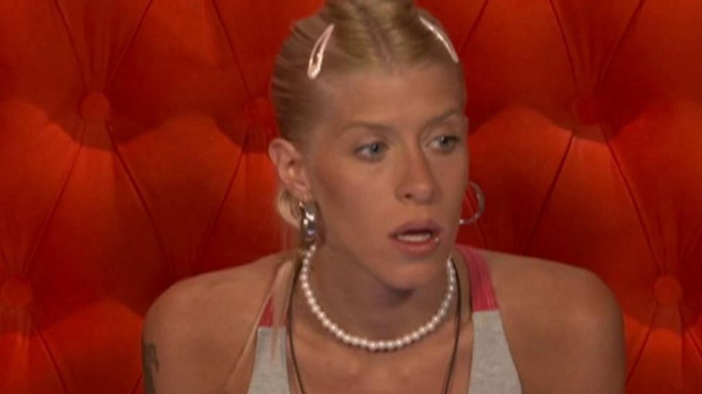 Camila de "Gran Hermano 2022" y una extraña forma para broncearse.