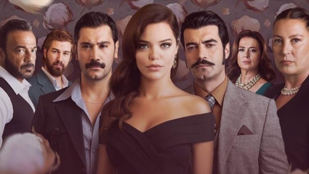 El elenco de "Z�leyha" despide a una actriz, tras el terremoto en Turqu�a. 