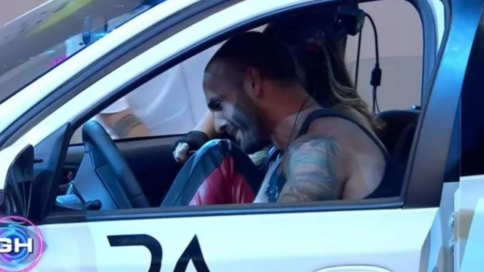 Maxi de Gran Hermano con el auto que ganó