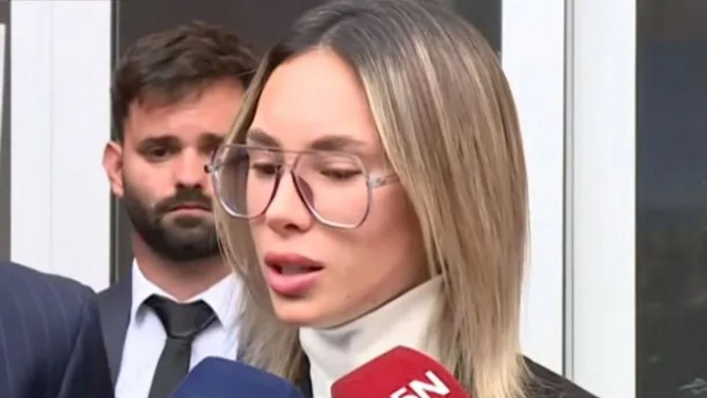 Flor Moyano a la la salida de la fiscalía.