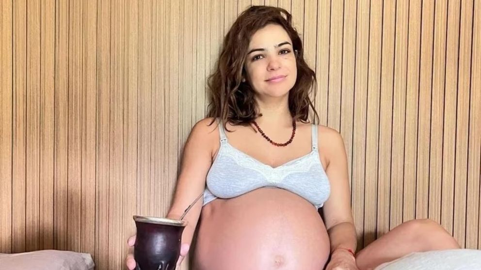 Agustina Cherri public� im�genes in�ditas del nacimiento de su hijo Bono.