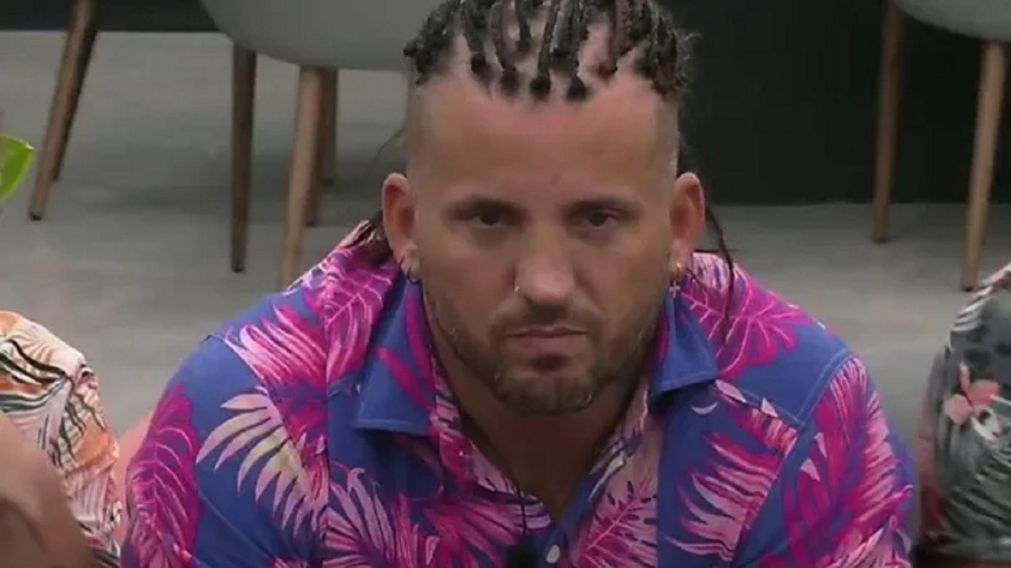 Juan de "Gran Hermano" ya se prepara para "Sex": subi� fotos completamente desnudo.