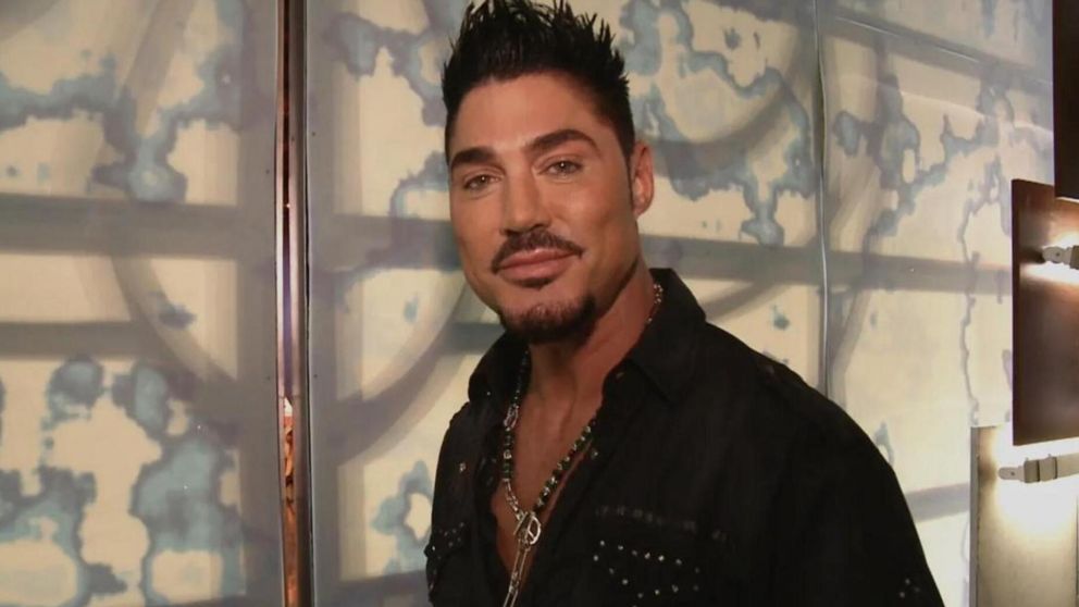 En el documental de Ricardo Fort revelaron que fue abusado sexualmente cuando era ni�o.