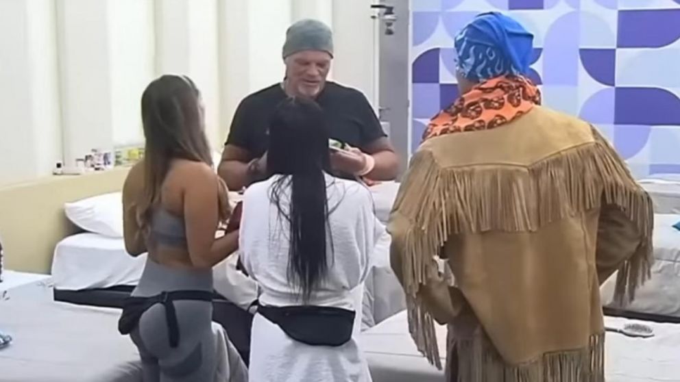 El presente de Julieta, Marcos y Daniela de "Gran Hermano 2022" a Alfa en su cumpleaños.