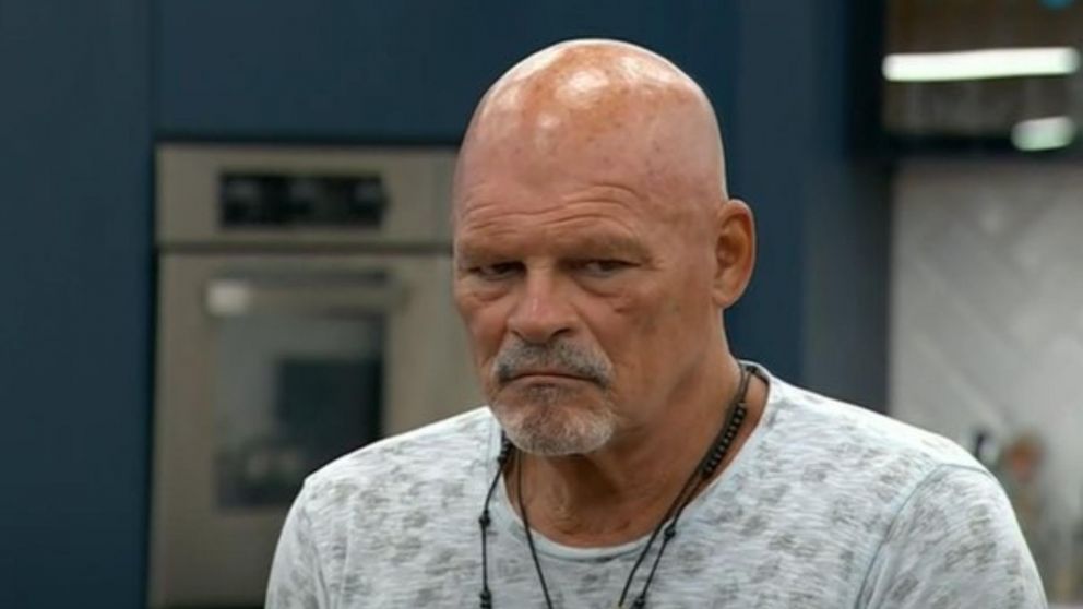 Alfa apareci� con la pelada al aire y provoc� sensaci�n en las redes.