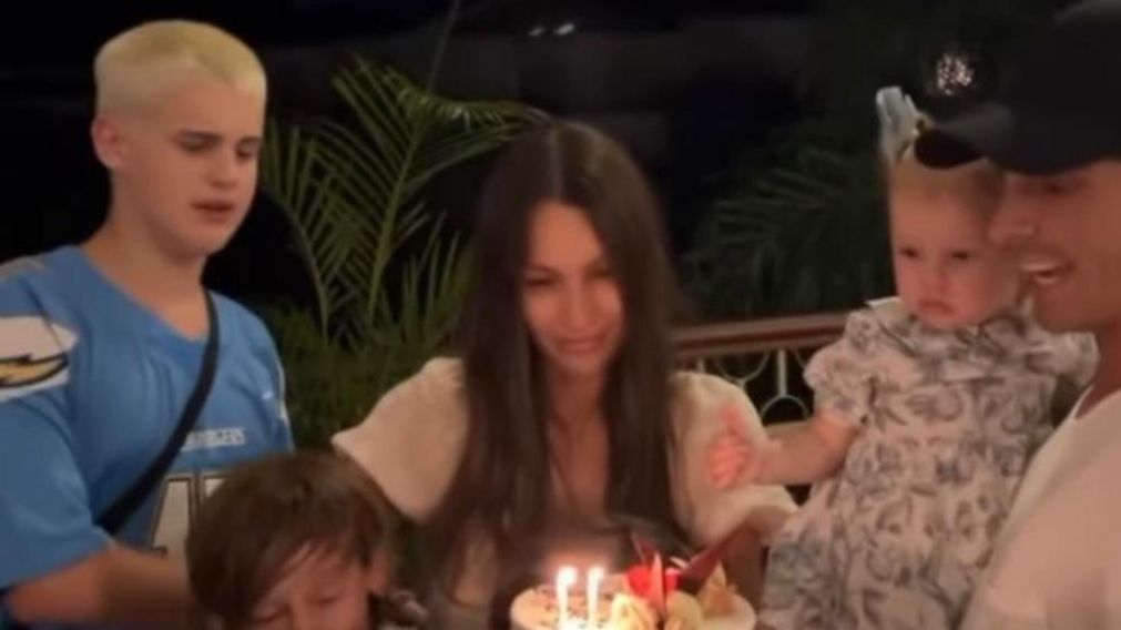 Pampita celebró su cumpleaños lejos de Roberto García Moritán, pero con sus hijos y amigos en Brasil.