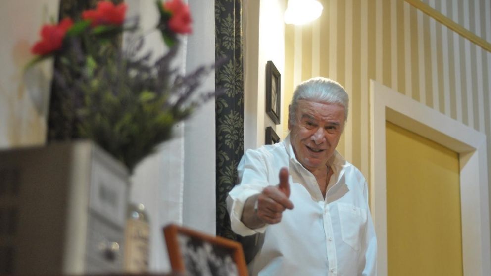 Se divierte y hace reír al público sobre el escenario. (Foto: Crónica - Pablo Villán)