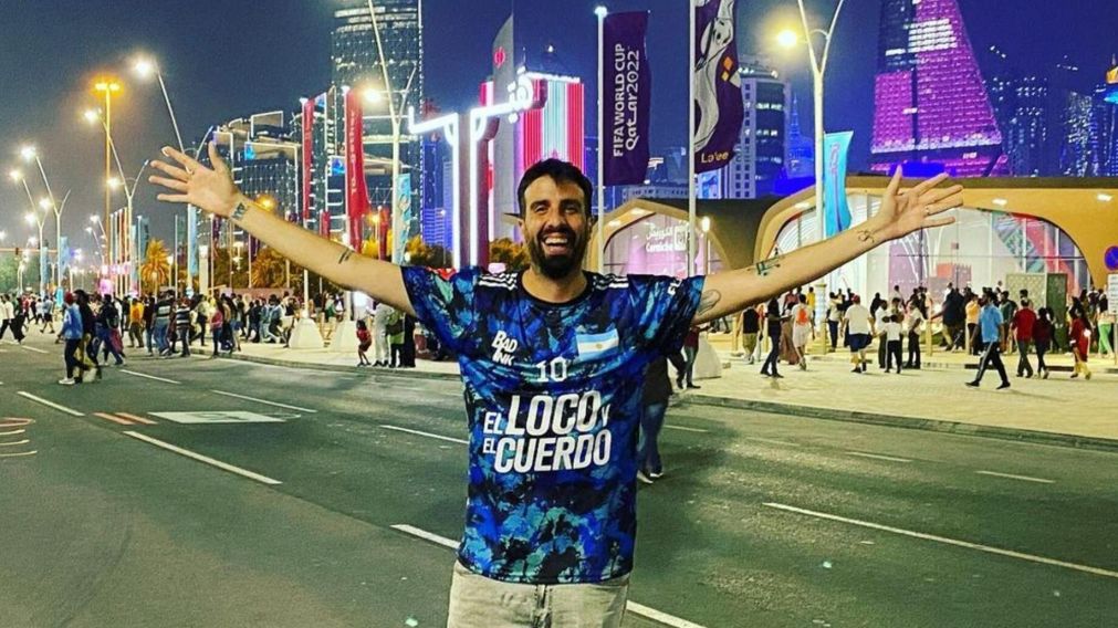 Flavio Azzaro, en plena cobertura del Mundial Qatar 2022 para Crónica TV y sus redes.