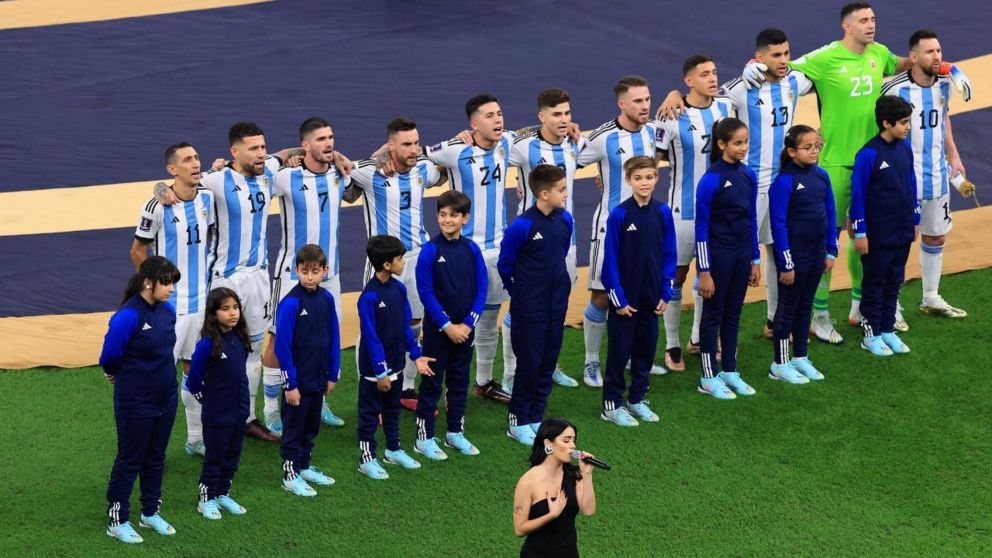 Lali Espósito cantó el Himno Nacional Argentino en el Mundial Qatar 2022.