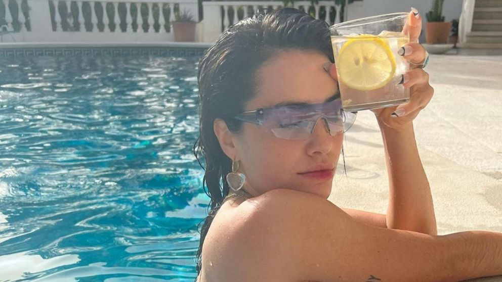 Lali Espósito paseó con un jeque que la invitó a su yate mientras disfruta del Mundial Qatar 2022