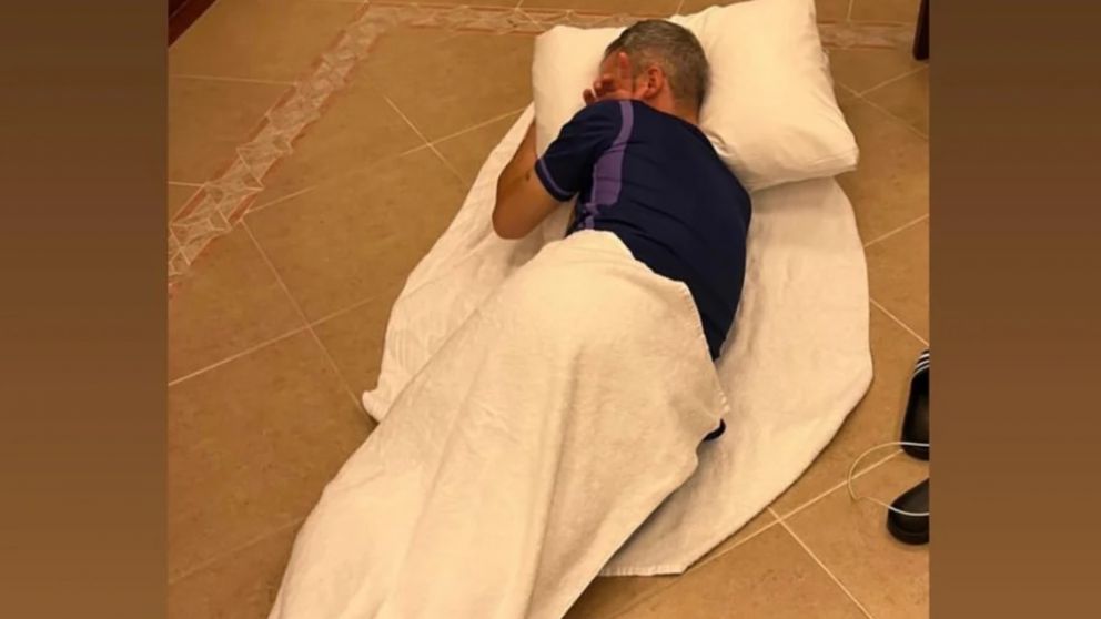 El Pollo Álvarez tuvo que dormir en el piso tras el incidente que tuvo con la policía de Qatar