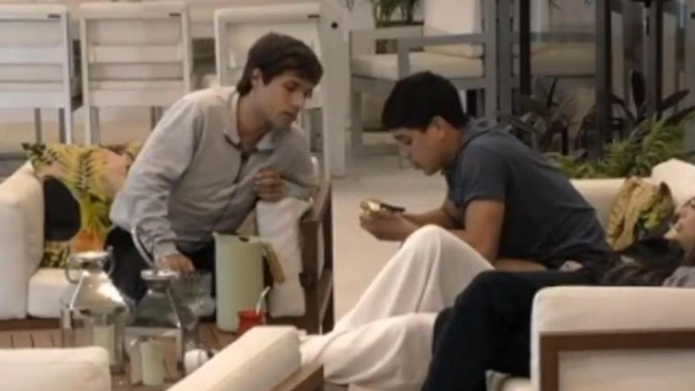 Los dos participantes compartieron un tierno momento en la casa de "Gran Hermano"