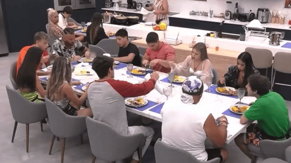 "Gran Hermano" avanza y duplica el rating de sus competidores.
