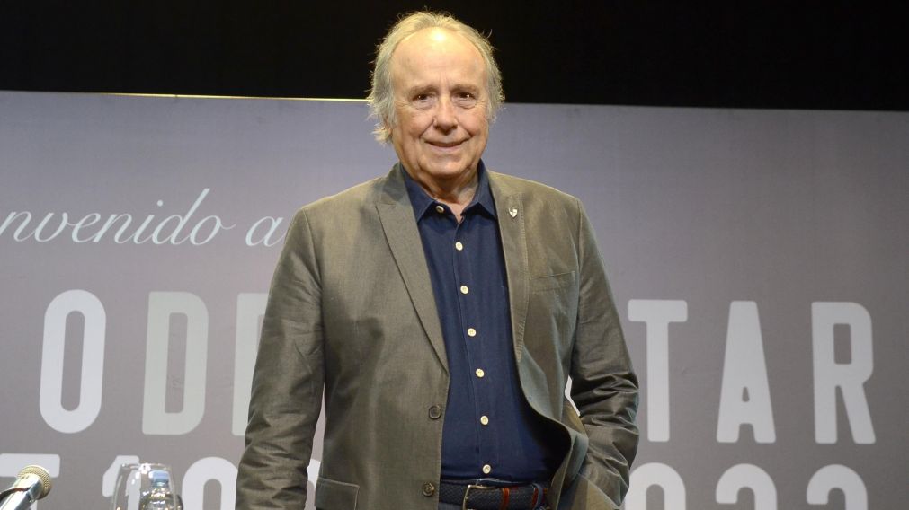 Joan Manuel Serrat en conferencia de prensa.
