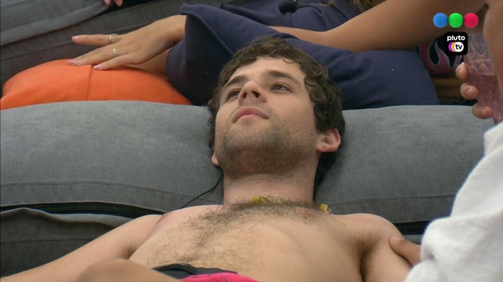 Agustín se depiló el pecho en la casa de "Gran Hermano".
