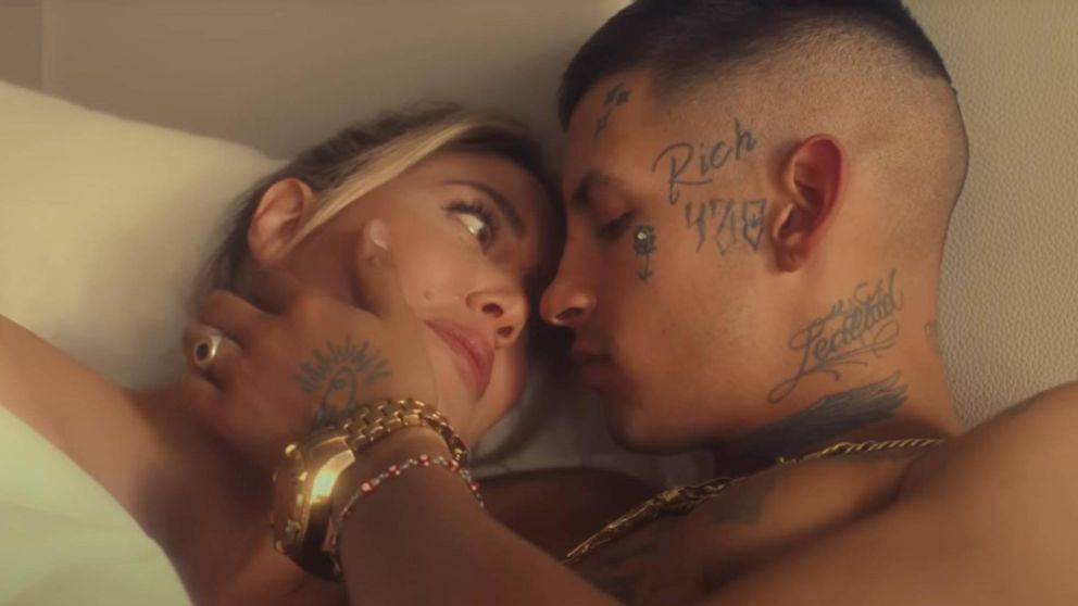 En la cama, Wanda Nara y L-Gante se mostraron en "El último romántico".