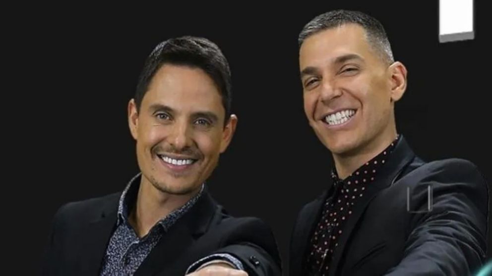 Los integrantes de "El Run Run del Espectáculo" fueron uno de los primeros en llegar a la Alfombra Roja de los Premios Martín Fierro de Cable 2022