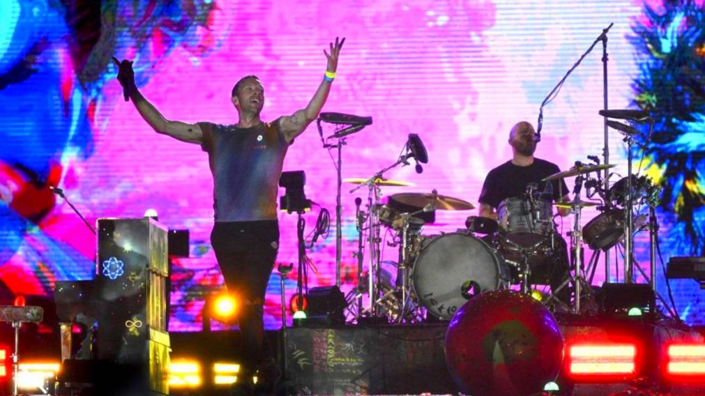 Coldplay interpretó un famoso reggaetón durante un recital y el momento es viral en redes (Twitter/@itscarlosivan).