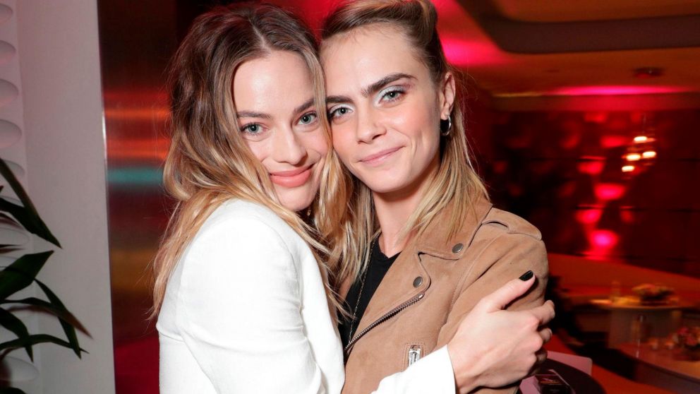 Margot Robbie y Cara Delevingne