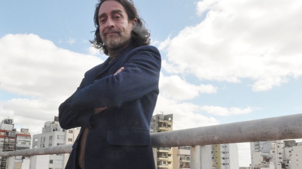 Alejandro Paker vive un momento de popularidad que recibe con cariño. (Foto: Crónica - Pablo Villán)