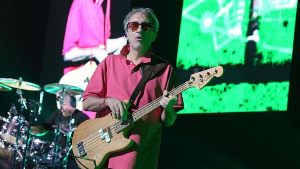 Último adiós a Marciano Cantero de "Enanitos Verdes": los fans cantaron uno de sus éxitos.