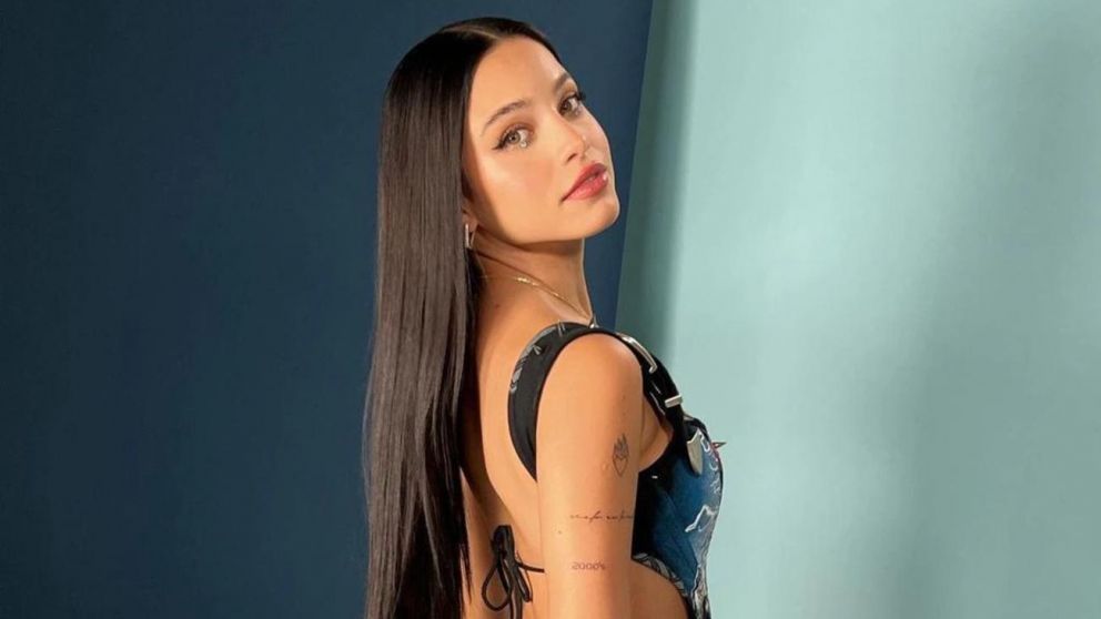 Emilia Mernes triste por las figuritas del mundial.