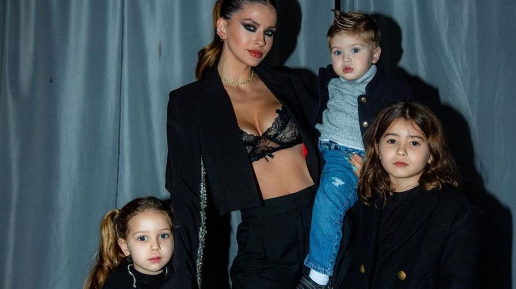 La China Suárez, amorosa con sus hijos Amancio, Magnolia y Rufina.