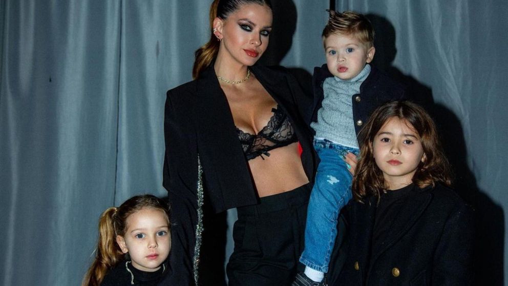 La China Suárez, amorosa con sus hijos Amancio, Magnolia y Rufina.