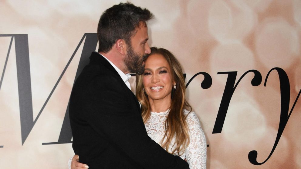 Jennifer López y Ben Affleck oficializaron su amor en el altar.