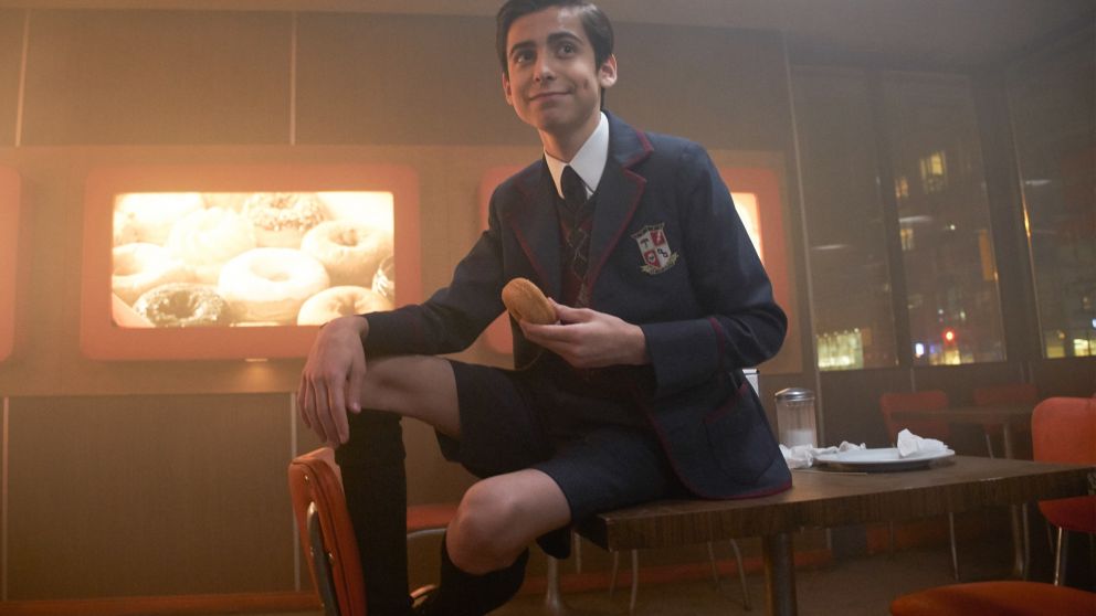 Aidan Gallagher como "Cinco", el equilibrio de "The Umbrella Academy".