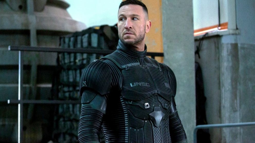 Pablo Schreiber interpreta al aguerrido pero traumatizado John-117.