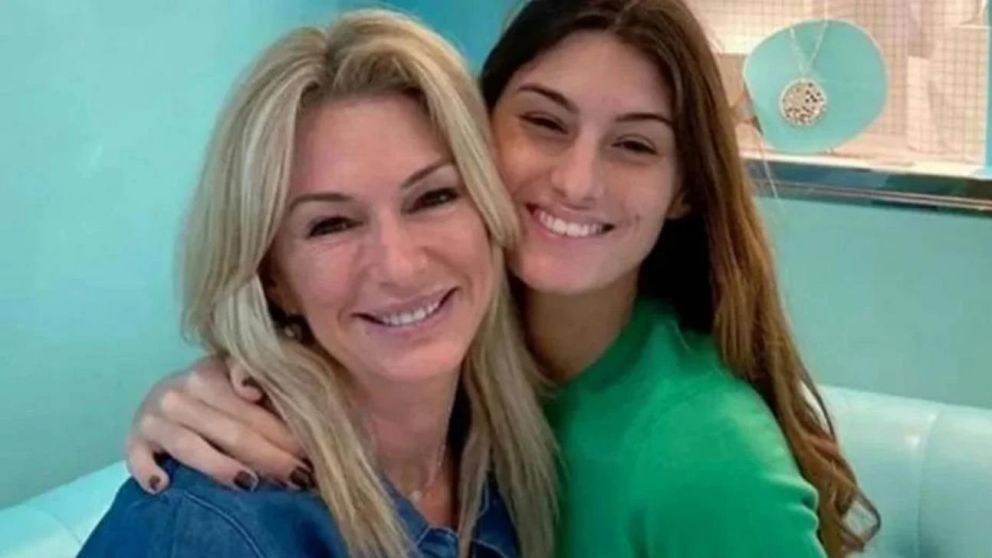 La emoci�n de Yanina Latorre por el debut teatral de Lola Latorre.