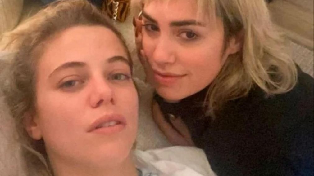 La pícara foto entre Justina Bustos y Lali Espósito.