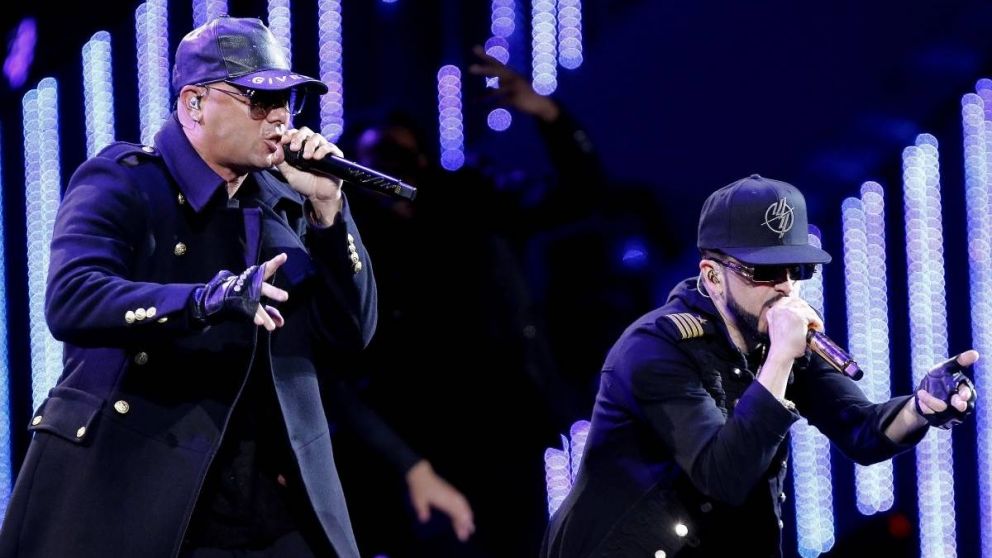 ¡Los cantantes calientan motores!