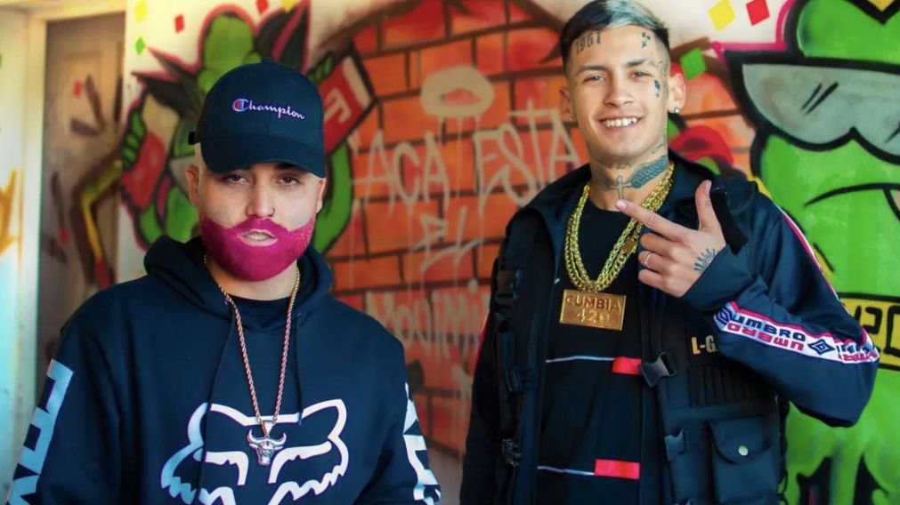 Perro Primo junto a L-Gante. 