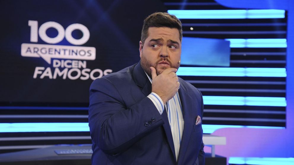 Darío Barassi aceptó ser depilado por un barbero en "100 argentinos dicen".