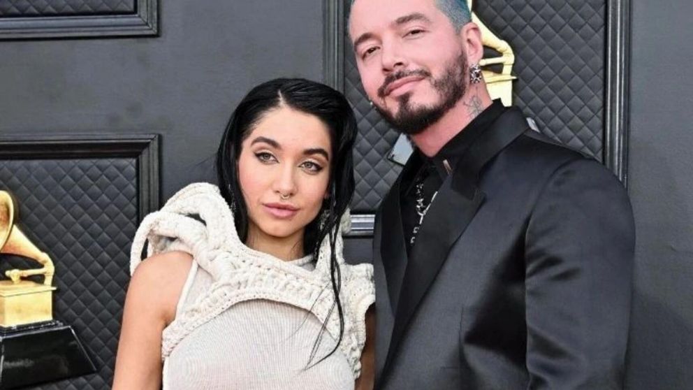 María Becerra y J Balvin cantaron en los Grammy 2020.