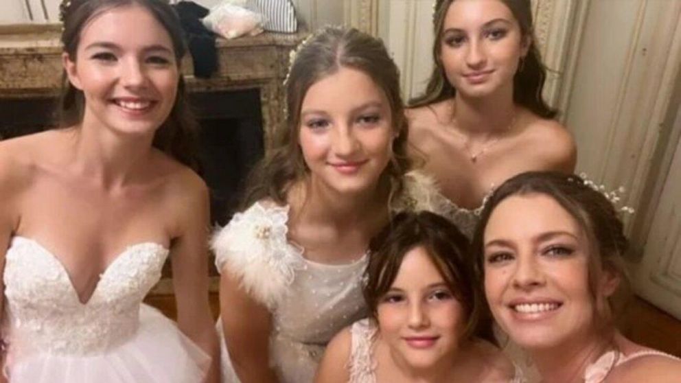 Las hijas de Nicole Neumann en un desfile con Geraldine y su prima, Helena.