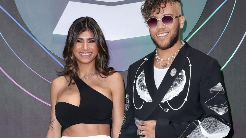 Jhay Cortez, muy feliz con su novia Mia Khalifa.