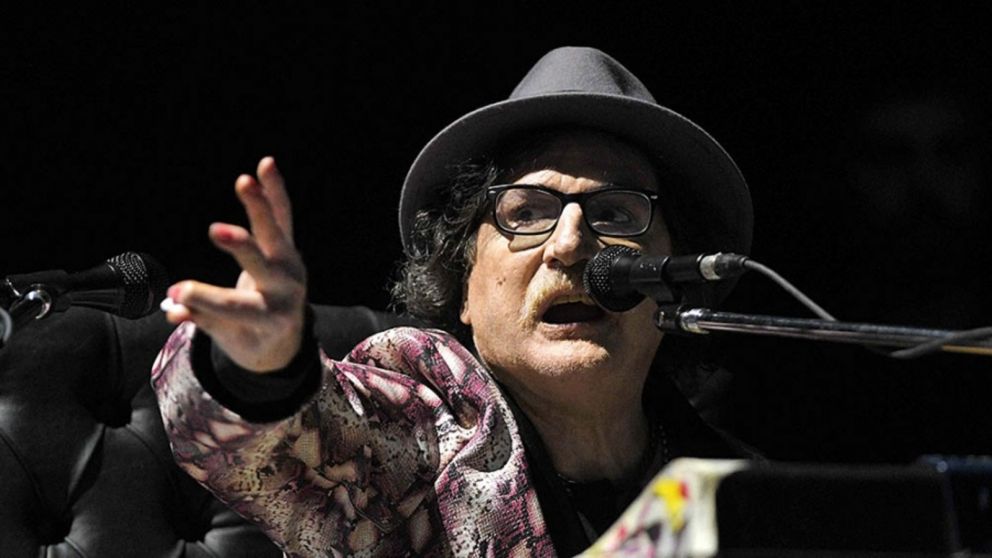 Charly García tuvo un accidente doméstico y fue internado de urgencia.