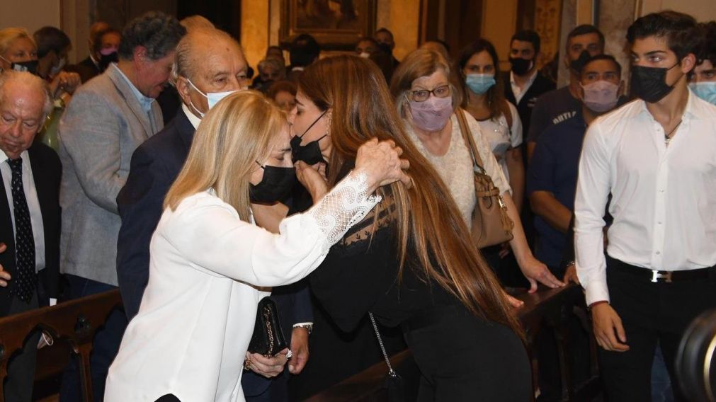 Zulema Menem y su hija se abrazan, emocionadas. (Foto Cr�nica: Carlos Ventura)