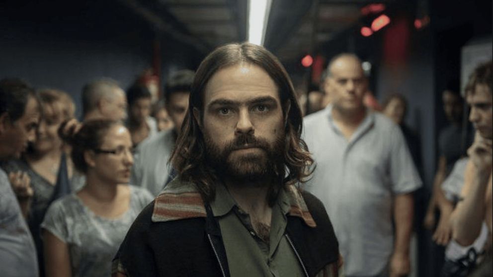 Peter Lanzani, enfocado en teatro y en "El Reino".