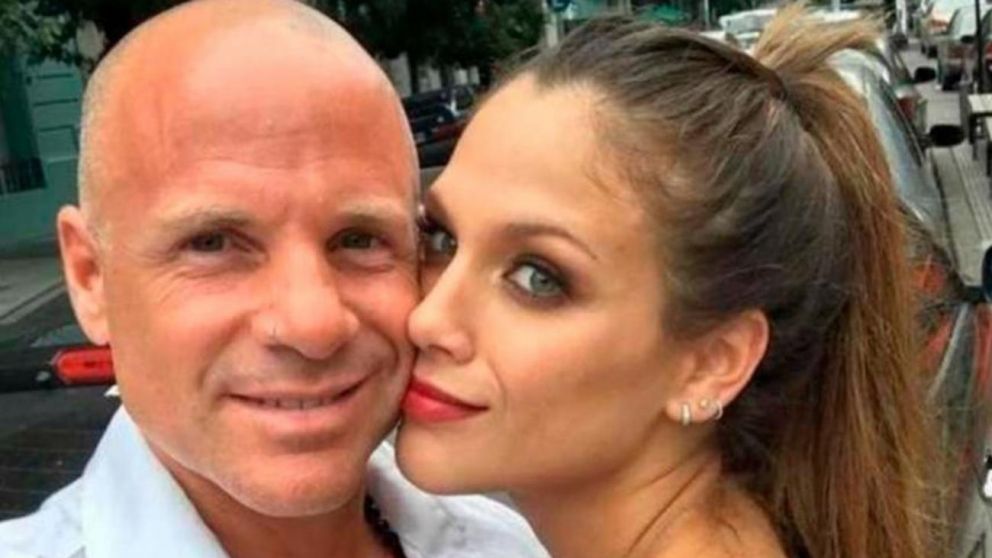 Barbie Vélez compartió el video del robo a mano armada del que fue víctima su padre.