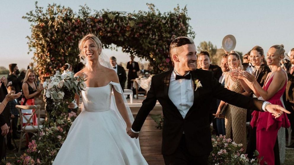 Stefi Roitman demostró que está casada oficialmente con Ricky Montaner.