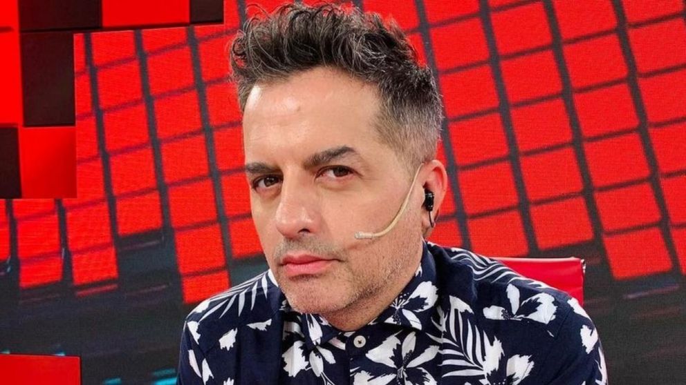 Ángel de Brito impactado por ver a sus excompañeras en otro programa.